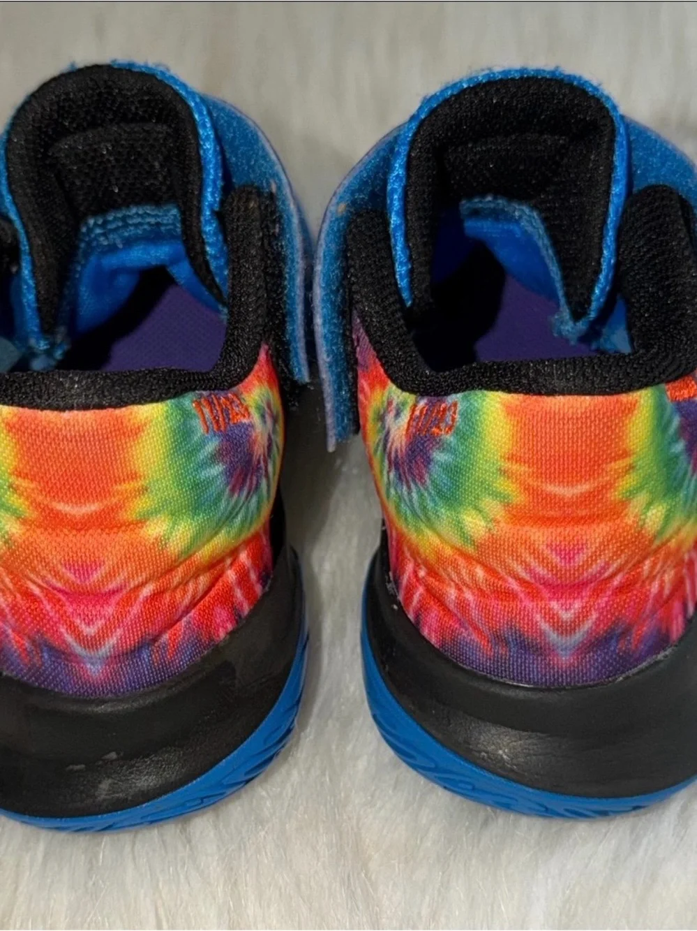 Nike Kids Black and Blue Tie-Dye Accent Sneakers Size 11